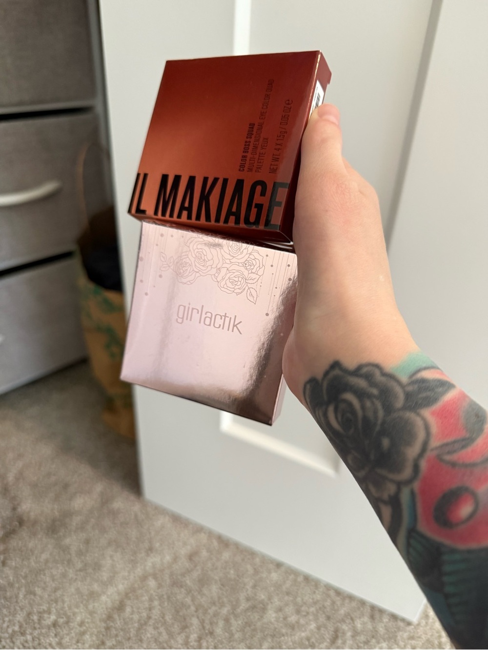 IL MAKIAGE Girlactik Eyeshadow palette and face powder by girlactik
